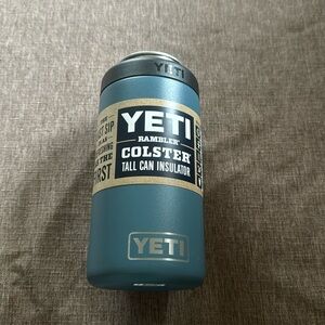 Yeti tall can insulator in the color Nordic blue
